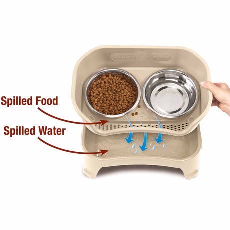 Diagram showing the water draining into the base of the feeder